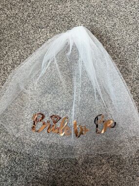 White Bridal Veil with Rose Gold "Bride to Be"